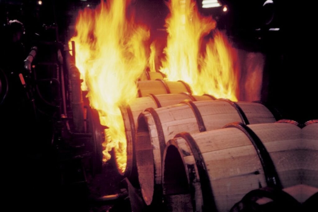 Peated Scotch, Islay single malt, Campfire smoke,Peat reek, Smoky whiskey notes, Phenolic whisky, Islay region Scotch